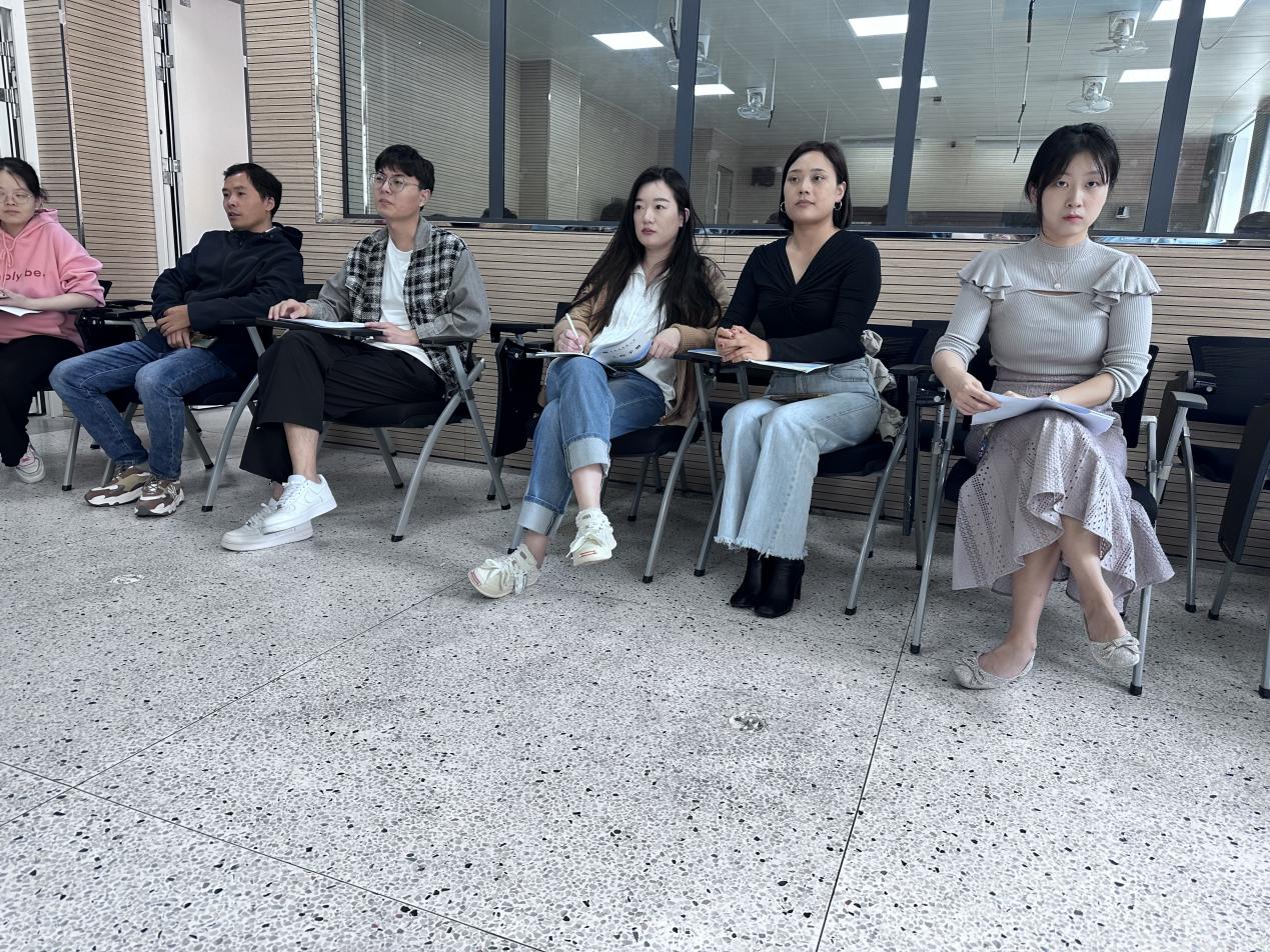 【博学广志】“音”为有你，“乐”在其中———记广志路音乐组校本研修（2）_html_m18af60eb.jpg