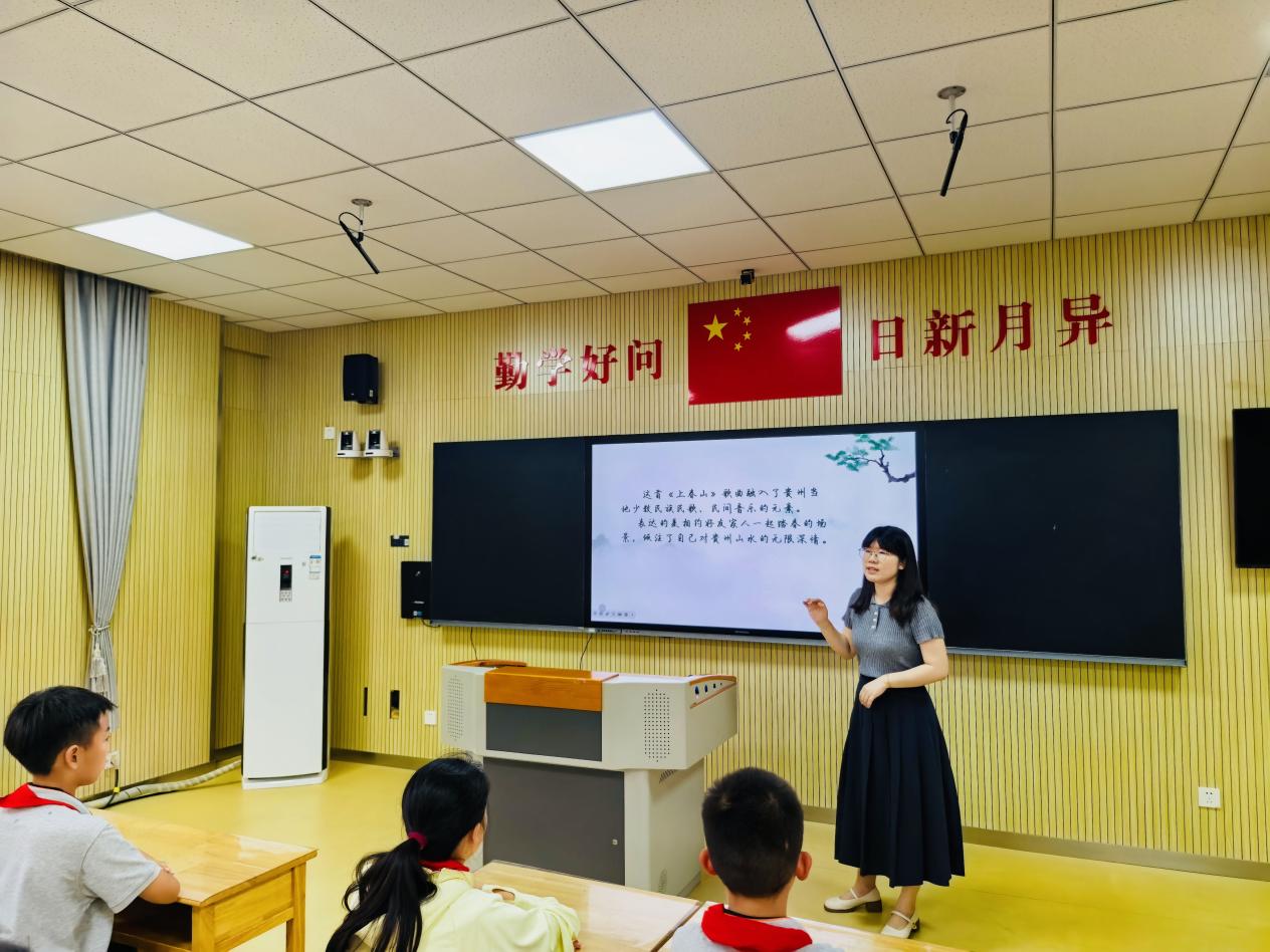 【湖畔·童化课堂】诗韵流转，乐音悠扬——金陵小学（仙林湖校区）音乐校本研修之课例研讨_html_m427a1fe2.jpg