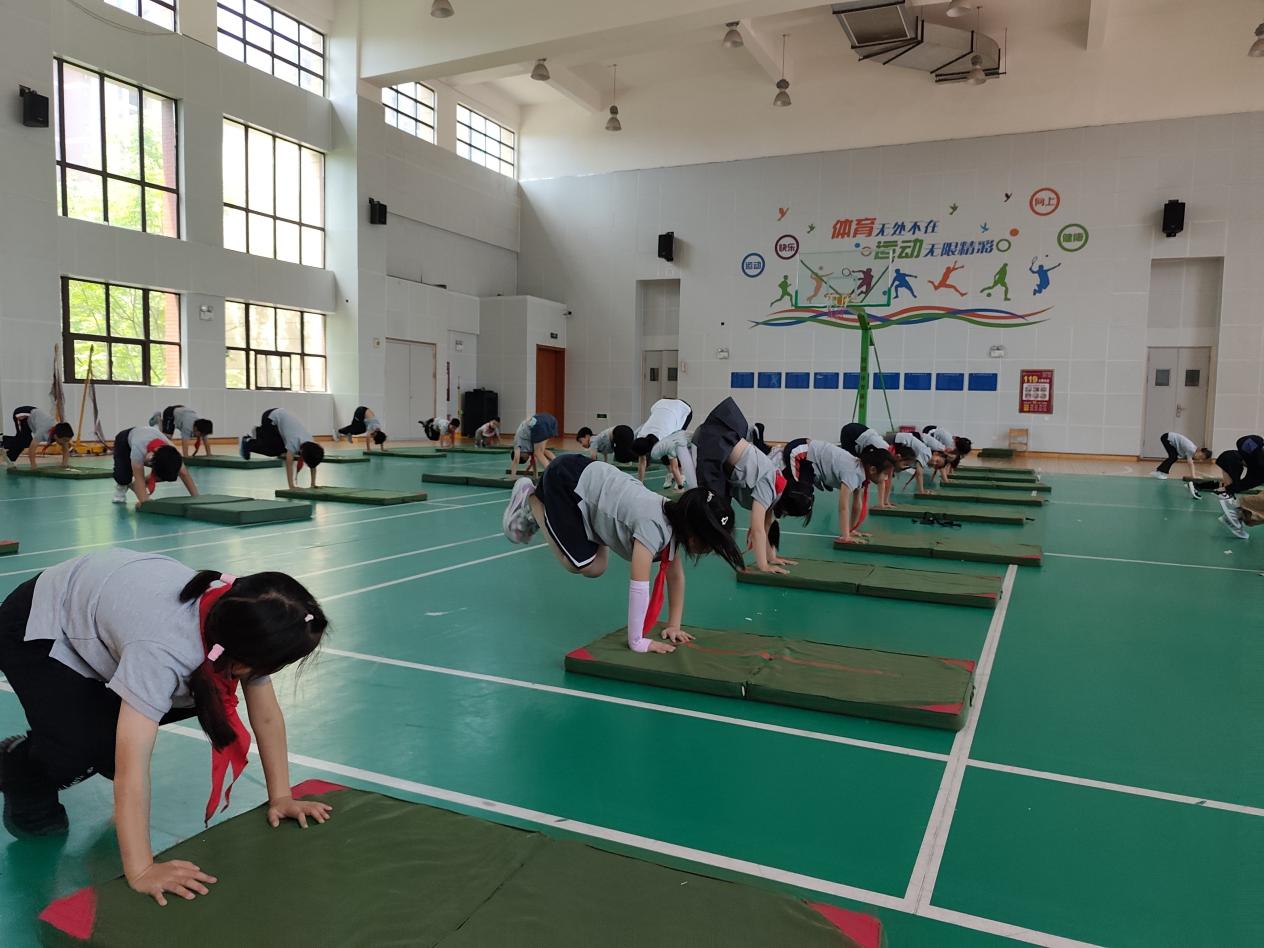 【湖畔·童化课堂】展体育课堂风采，以研促教共成长——体育校本研修之课例研讨（19）_html_m63cf65cf.jpg