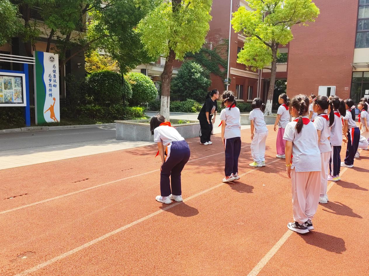 【湖畔·童化课堂】展体育课堂风采，以研促教共成长——体育校本研修之课例研讨（19）_html_4ae1f0f2.jpg
