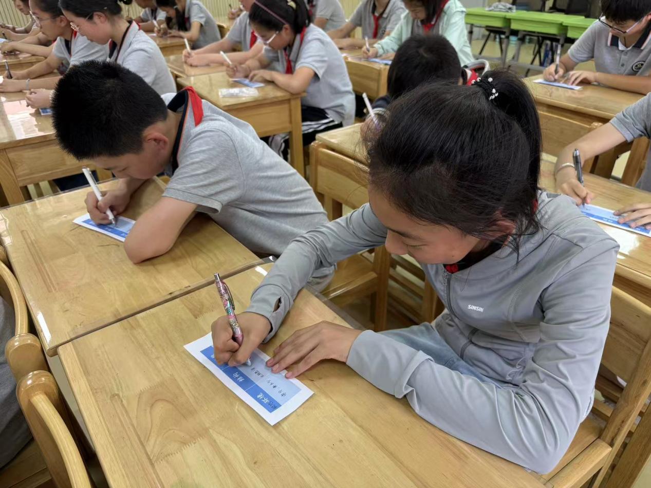 【湖畔·童化课堂】三折页策略引领学生叩开生命探究之门--科学教学校本研修（5）_html_63a0b6f0.jpg