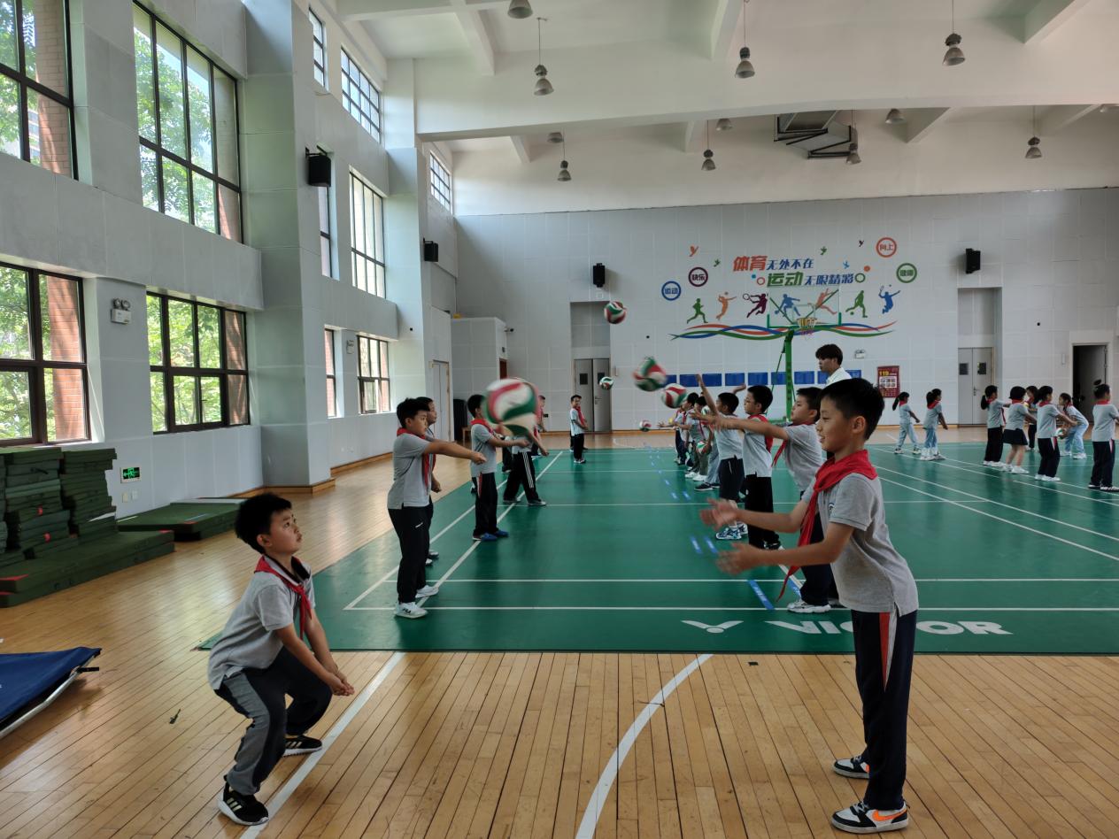 【湖畔·童化课堂】展体育课堂风采，以研促教共成长——体育校本研修之课例探讨（20）_html_m27285fa0.jpg