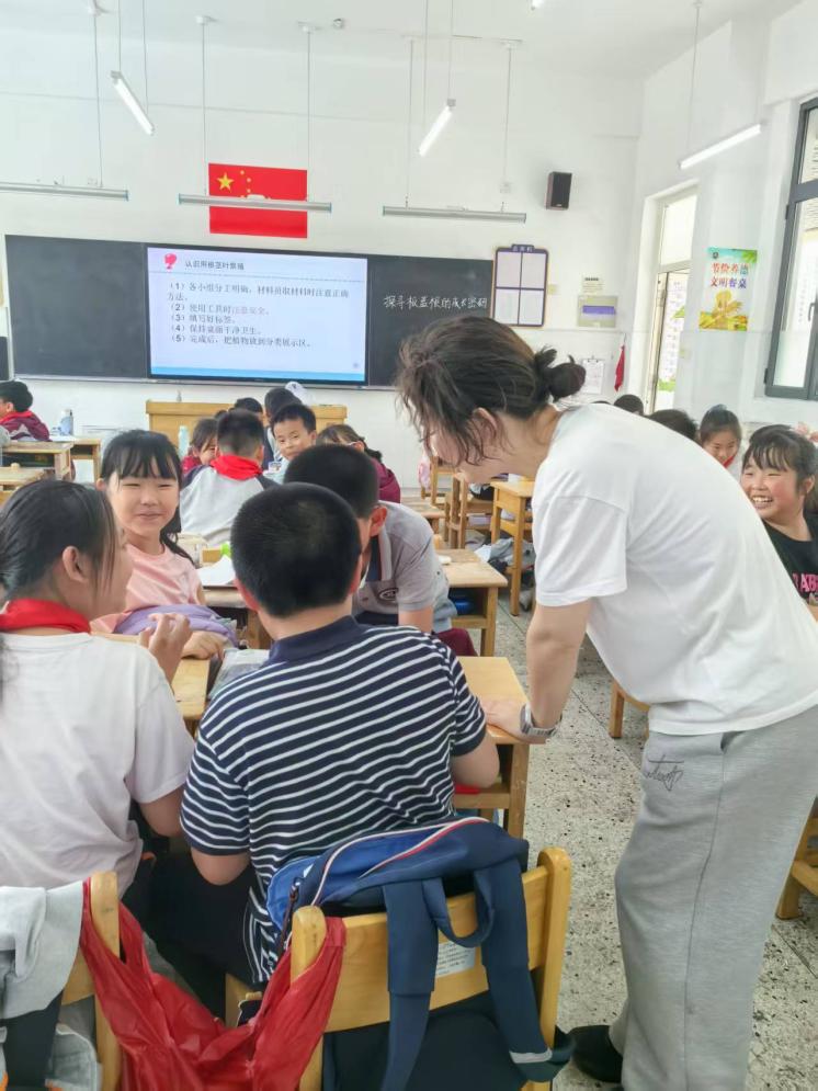 【博学广志】探寻板蓝根的成长密码——南京市金陵小学广志路校区科学组校本主题研修_html_6652b0fd.jpg