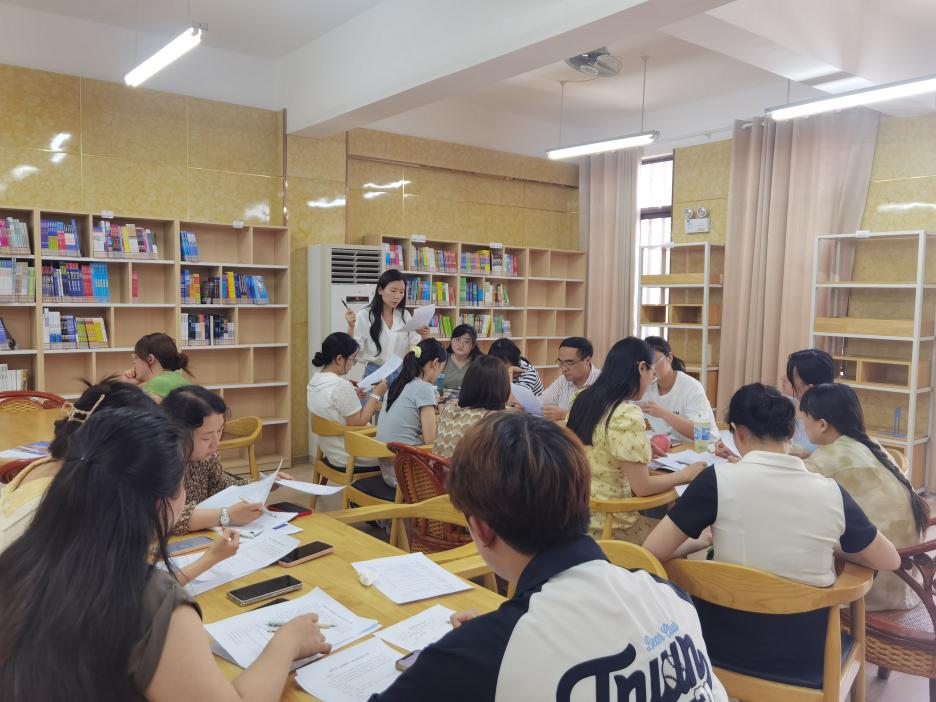 【湖畔·德育研习】集思广益谋毕业盛典 携手同心筑成长印记_html_6278dd25.jpg