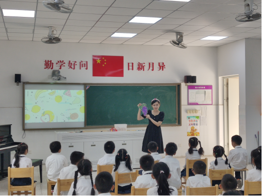 【湖畔·先锋示范】优秀党员事迹——清风沐桃李 明月润初心_html_a37b0cf.png
