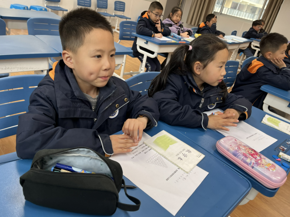 【湖畔•童化课堂】发现规律、利用规律——数学故事汇之课例研讨（133）_html_5c746e14.png