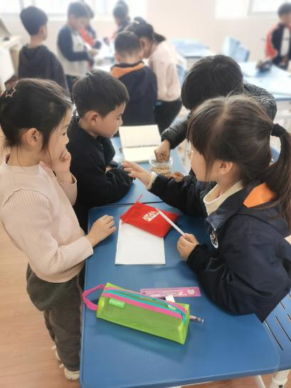 【湖畔•童化课堂】动手操做，提升数感——数学故事汇之课例研讨（132）_html_33f2b790.png