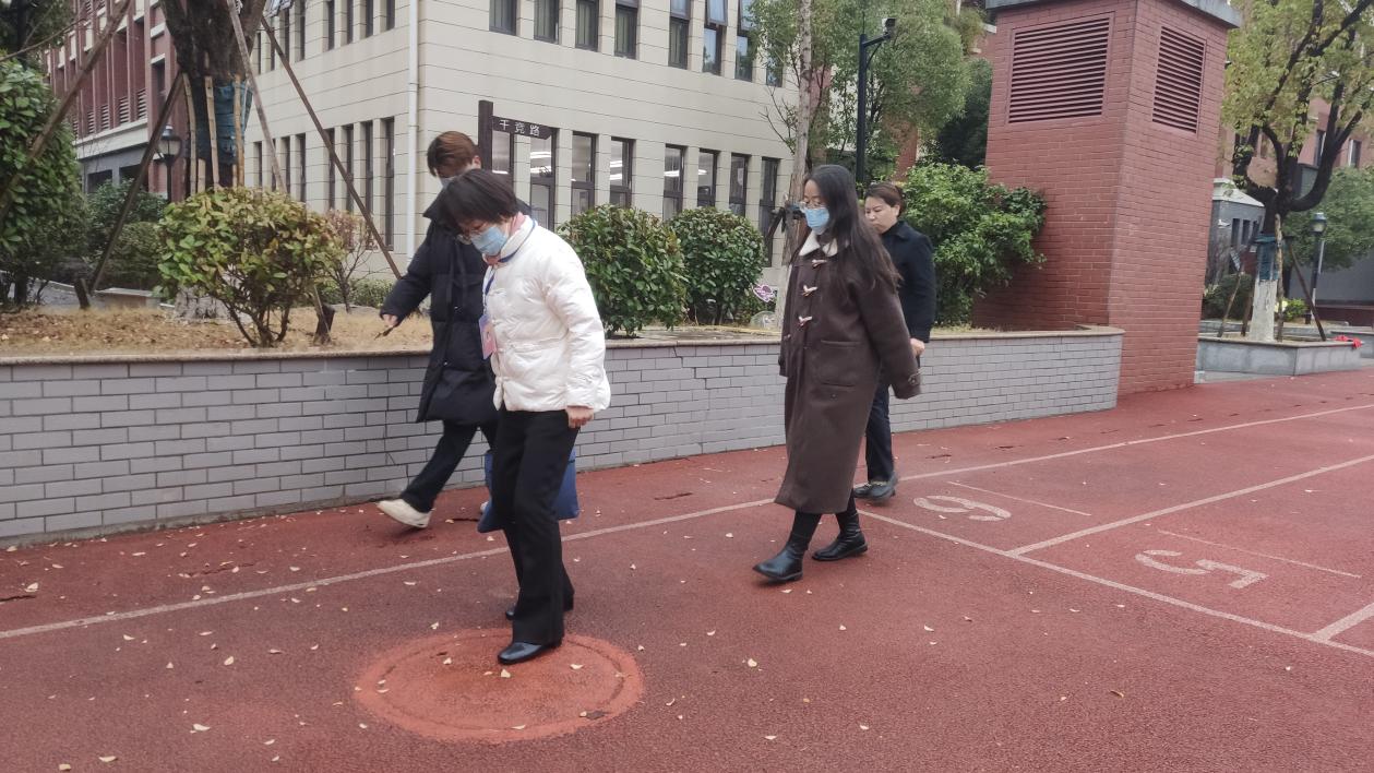 【湖畔·协同育人】常“督”不懈促发展，细“导”善引护成长-金陵小学_html_m517121bb.jpg