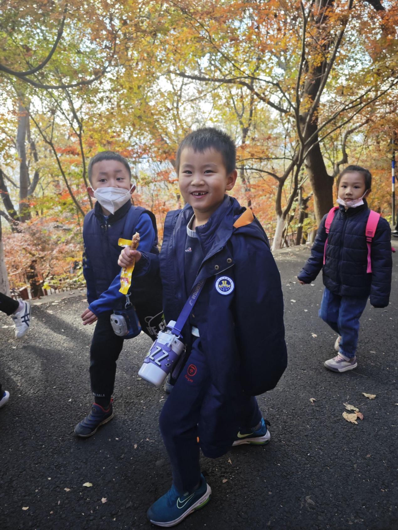 【湖畔·红领巾】同游栖霞山，共赏红枫节——记金陵小学（仙林湖校区）2023级5班团建活动_html_m14ffab70.jpg