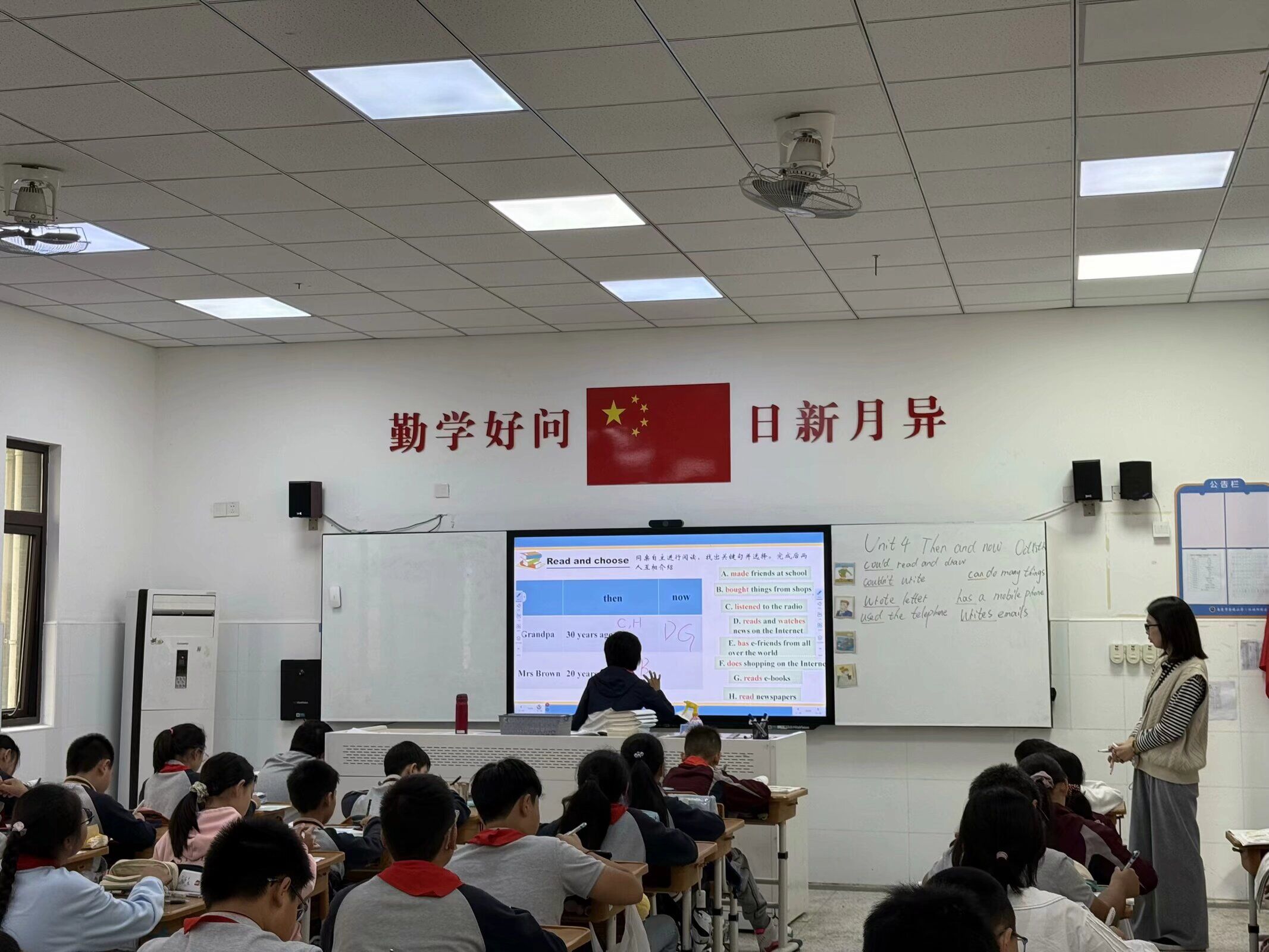 【湖畔·童化课堂】凝“新”聚力，共促成长——记英语组第一次校本教研_html_m5bb5e2f3.jpg