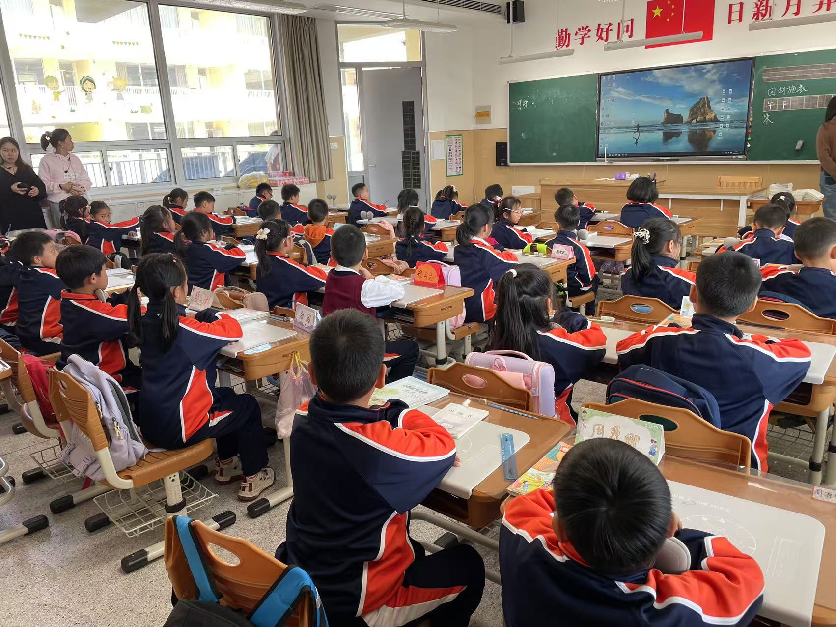 【湖畔·德育研习】交流促提升 聚力共成长——一年级班主任工作会议_html_m5c018468.jpg