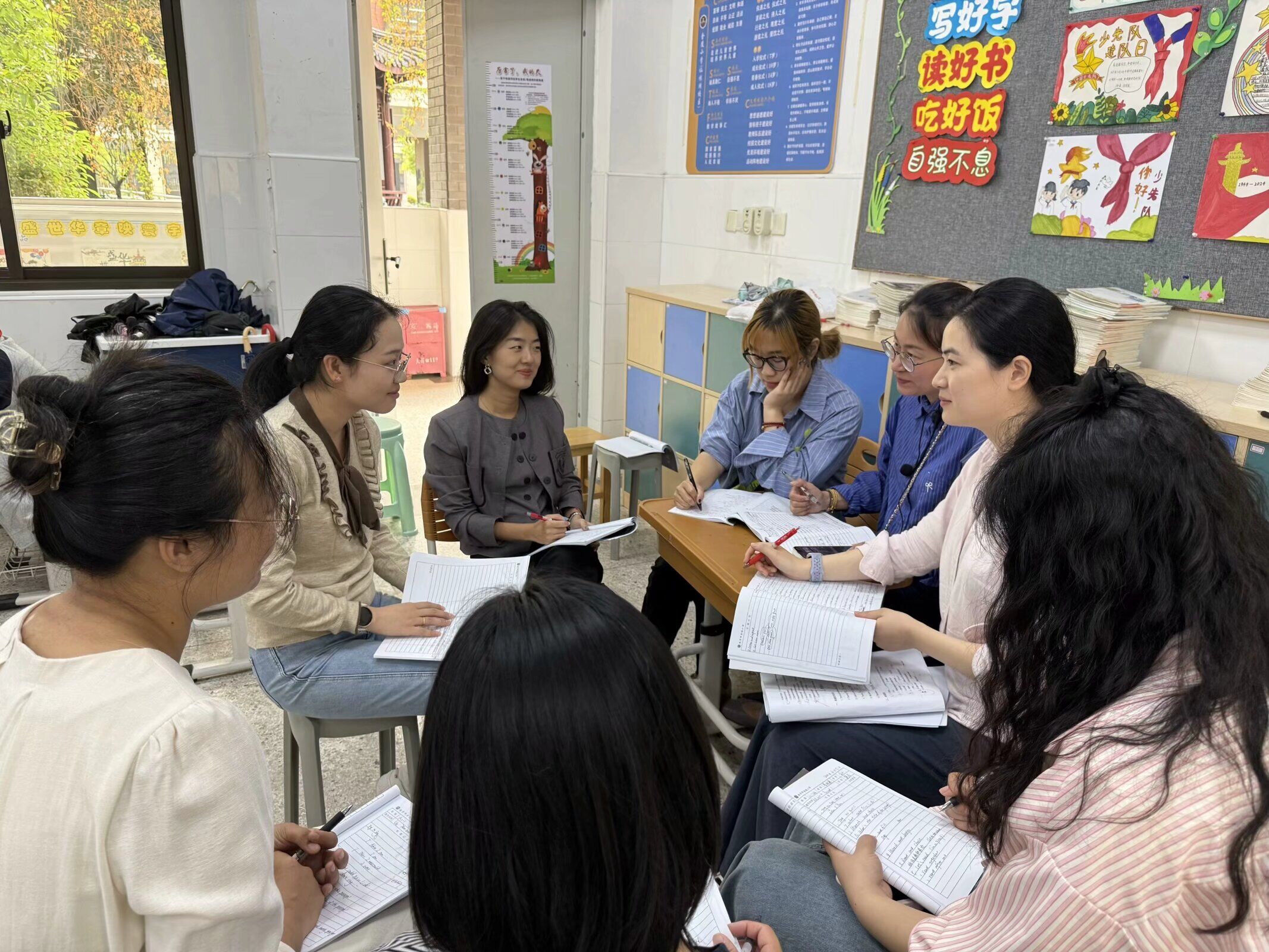 【湖畔·童化课堂】凝“新”聚力，共促成长——记英语组第一次校本教研_html_30da50ab.jpg