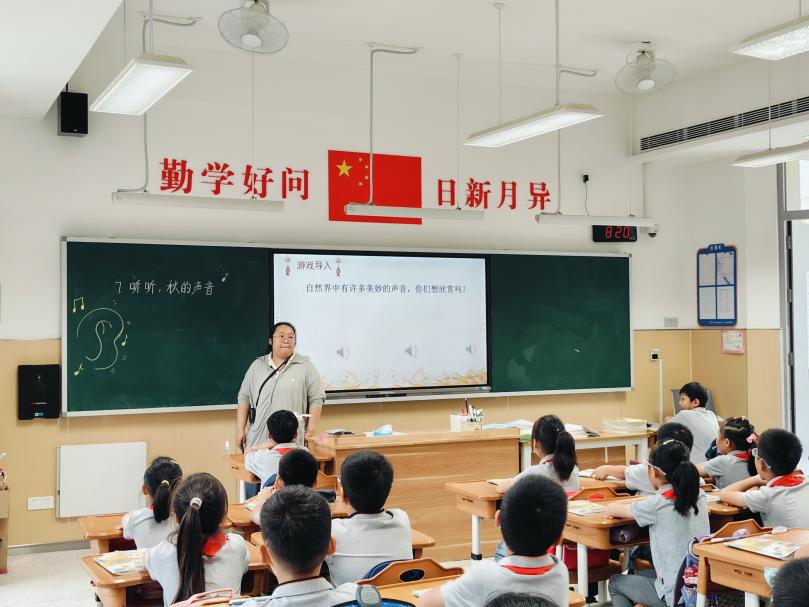 【湖畔·童化课堂】听秋之语韵 品教研成果——记金陵小学（仙林湖校区）三年级语文组教研活动_html_32bf1655.jpg