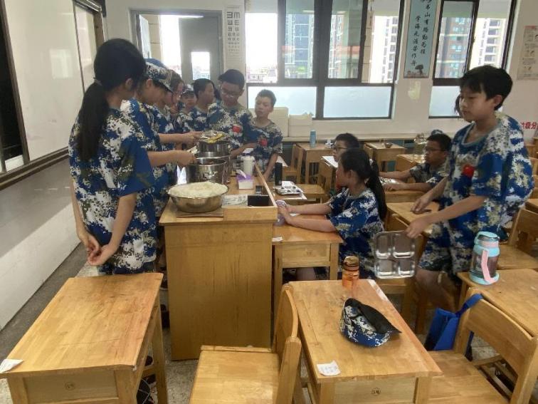 【湖畔光影】心似骄阳万丈光 敢问天地试锋芒——2017级学生国防教育夏令营（一）_html_26c11782.jpg