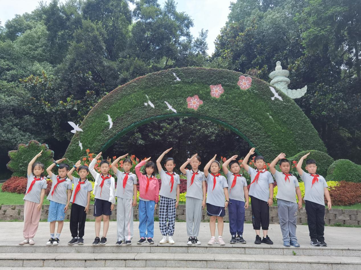 【博学广志】传承红色基因 牢记时代使命——金小广志二年级专题研学活动_html_b8bf1f2.jpg