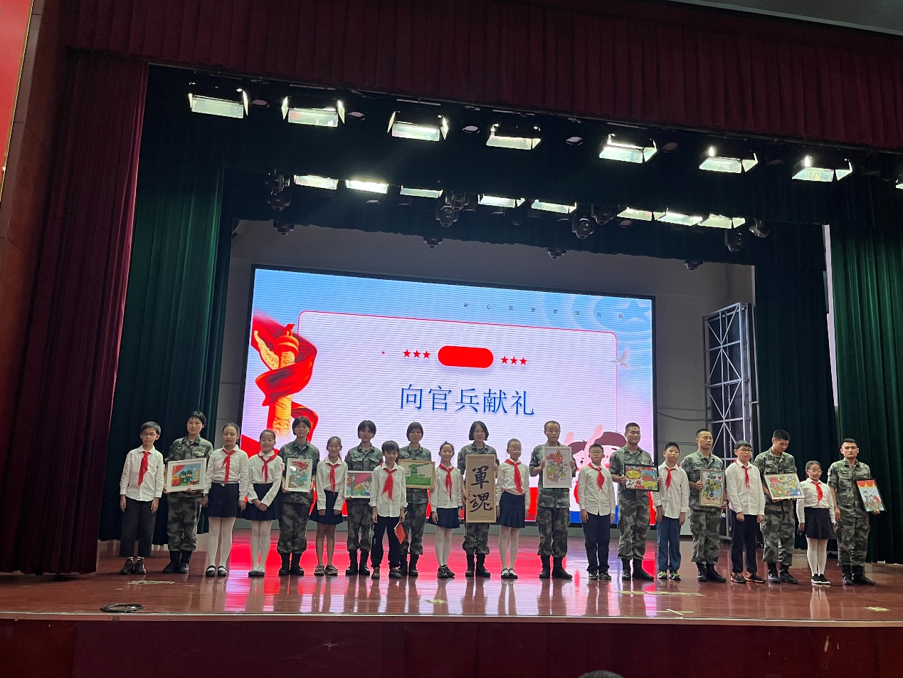 【红领巾寻访】喜迎二十大，共筑强军梦——南京市金陵小学红领巾走进临汾旅共庆“八一”建军节活动_html_42b53357.jpg
