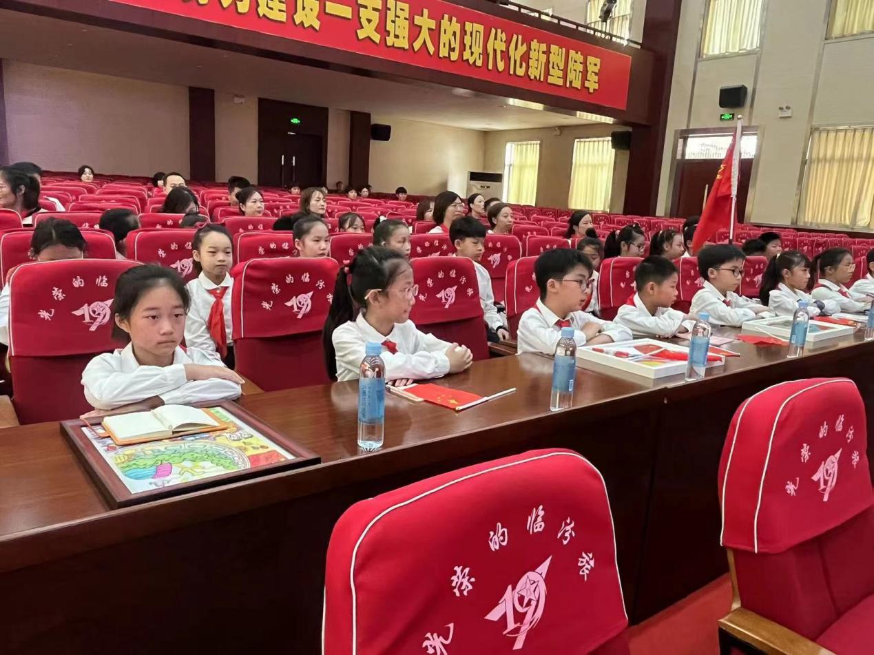 【红领巾寻访】喜迎二十大，共筑强军梦——南京市金陵小学红领巾走进临汾旅共庆“八一”建军节活动_html_628fef1a.jpg