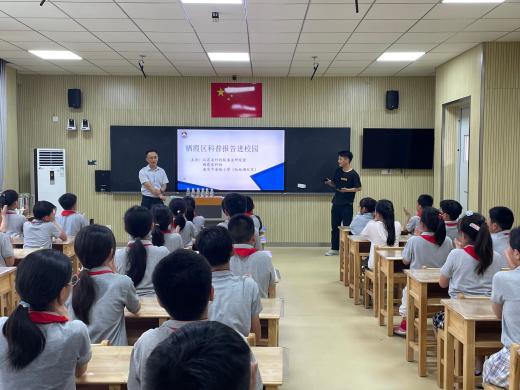 【湖畔光影】走进土壤，保护土壤——记金陵小学（仙林湖校区）科技活动周之栖霞区科普报告进校园活动_html_m79281c76.jpg