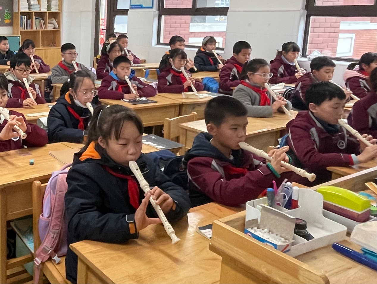【湖畔·童化课堂】“音”生而研，“乐”享成长——音乐校本研修之课例研讨_html_m5bad1efc.png