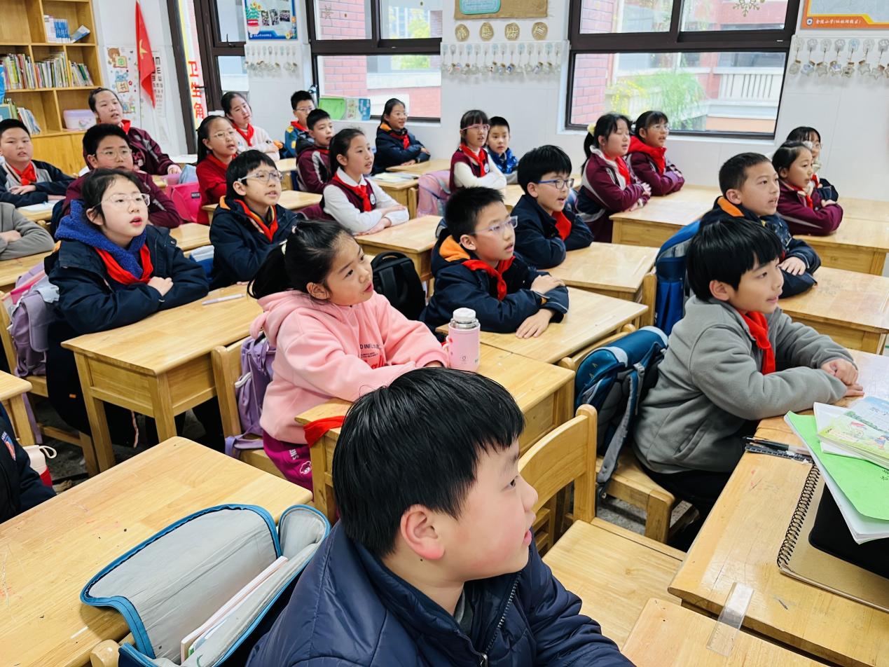 【湖畔·童化课堂】“音”生而研，“乐”享成长——音乐校本研修之课例研讨_html_4e33b734.jpg