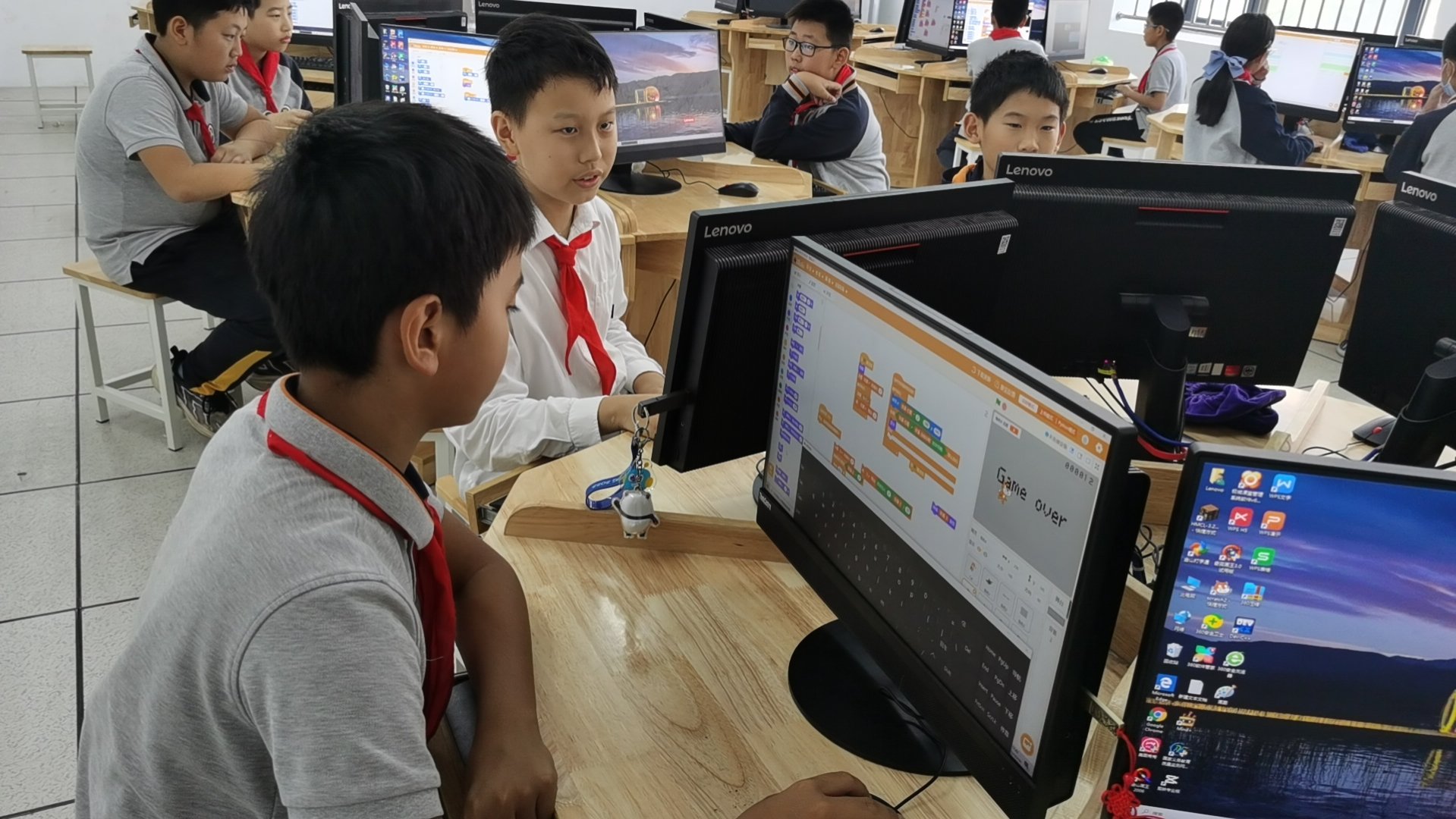 【博学广志】趣味编程，开启创意之旅——记金陵小学（广志路校区）Scratch创意编程比赛_html_m32a9cf67.jpg