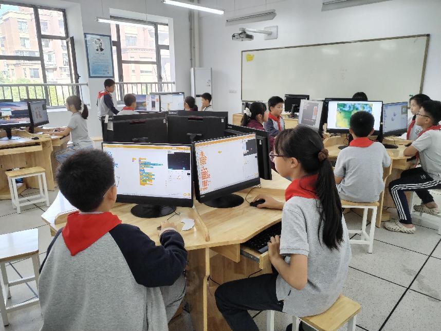 【博学广志】趣味编程，开启创意之旅——记金陵小学（广志路校区）Scratch创意编程比赛_html_24202a90.jpg