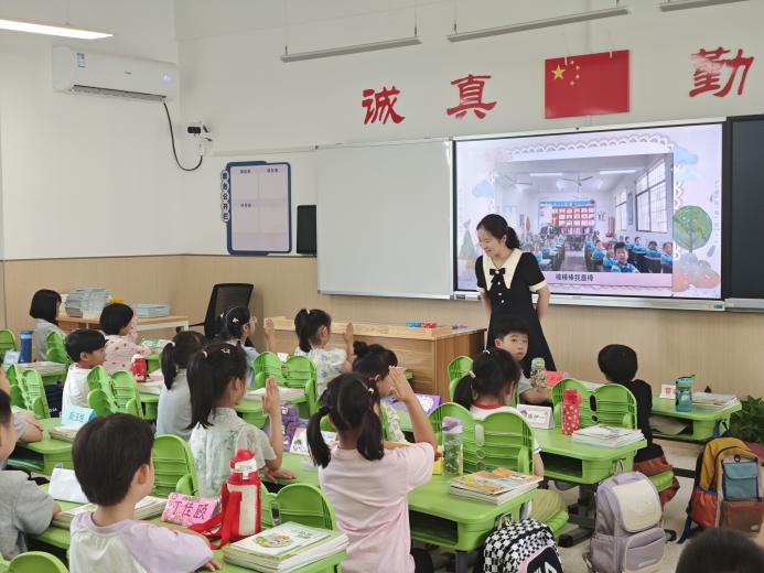 【湖畔·学生活动】迈好成长第一步，快乐启航新旅程——南京市金陵小学（仙林湖校区）2025级一年级新生入学培训_html_m112febd4.jpg