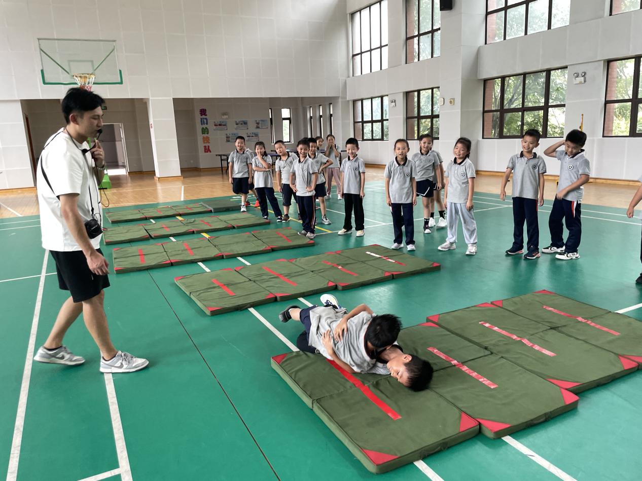 【湖畔·童化课堂】展体育课堂风采，以研促教共成长——体育校本研修之课例探讨_html_m6c653a34.jpg