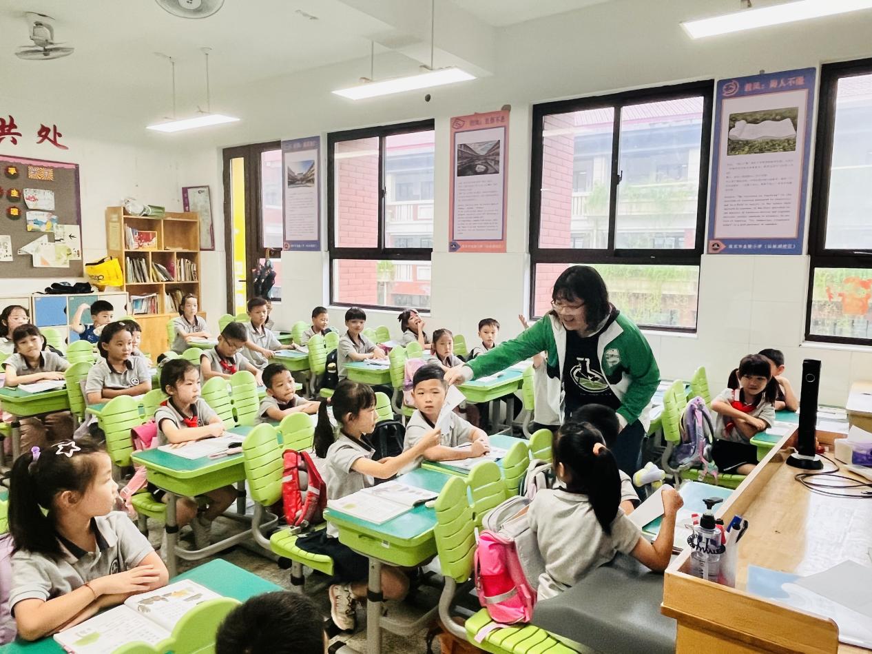 【湖畔·童化课堂】课堂展风采  教研促成长——记金陵小学（仙林湖校区）二年级语文组教研活动_html_m76086891.jpg