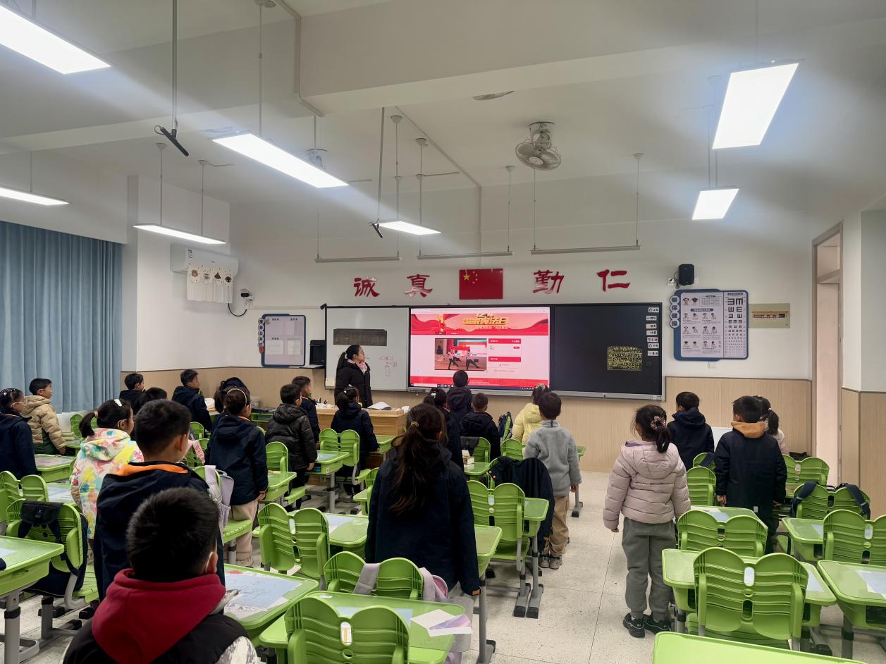 【湖畔·学生活动】学讲创融践宪法 知行合一育新人——金陵小学仙林湖校区宪法活动周掠影_html_2758d896.jpg