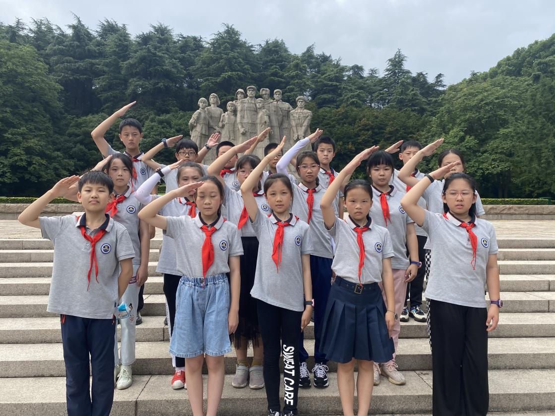 【湖畔光影】敬雨花英烈 立信仰之根——记金陵小学（仙林湖校区）五年级红色教育研学活动_html_1b5b398a.jpg