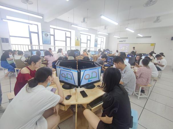 [博学广志]聚焦信息科技，赋能教师发展_html_m457441ca.jpg