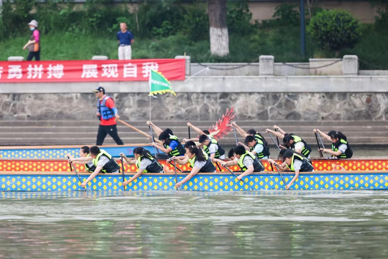 【博学广志】秦淮河上广志娃，同舟共济展风采_html_517f0421.jpg