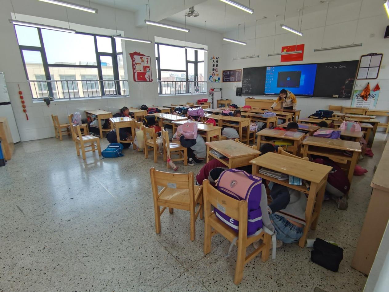 【博学广志】应急有方 遇险不慌——金陵小学广志路校区开展512防灾减灾应急疏散演练活动_html_m671e9495.jpg