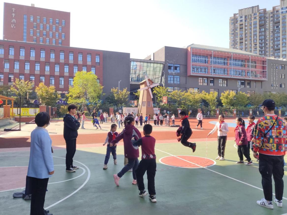 【湖畔·协同育人】督导入校启新思，提质增效促发展——金陵小学（仙林湖校区）十月督导_html_1b386e75.jpg
