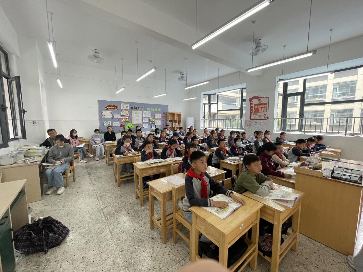 【博学广志】新秀展风采，共赴新征程——记英语组新教师课堂展示课（二）_html_2b6c37d6.jpg