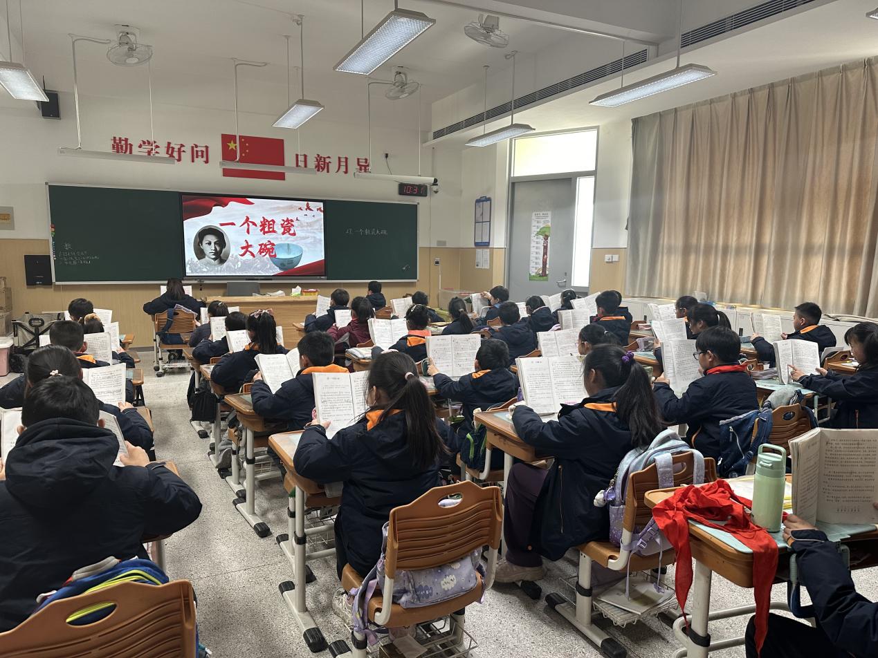 【湖畔·童化课堂】“教”学路漫漫 “研”途皆风景——记金陵小学（仙林湖校区）三年级语文组教研活动_html_m460aea1b.jpg