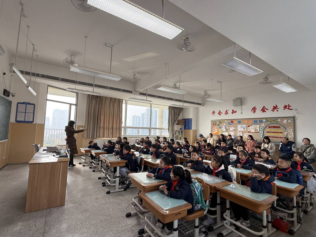 【湖畔·家校共育】共筑教育桥梁，见证孩子成长——金陵小学（仙林湖校区）第五次“家长开放月”三年级篇_html_35cd5fc7.jpg