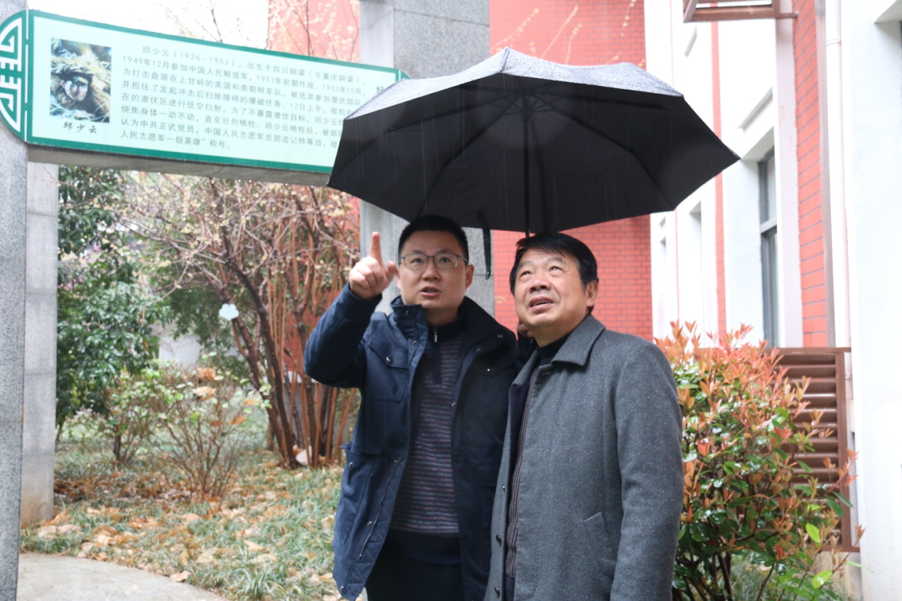 江苏省沭阳高级中学领导来我校参观交流_html_5770ebcb.jpg