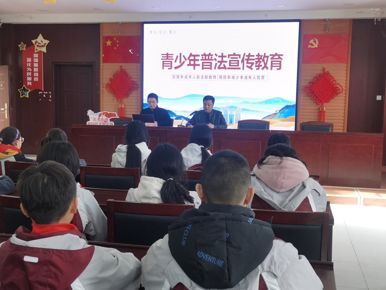 【尊荣营中】协同育人：一场别开生面的法律盛宴  ——南京市营防中学、靖安小学、营防村村委会联合开展青少年法制教育宣传活动