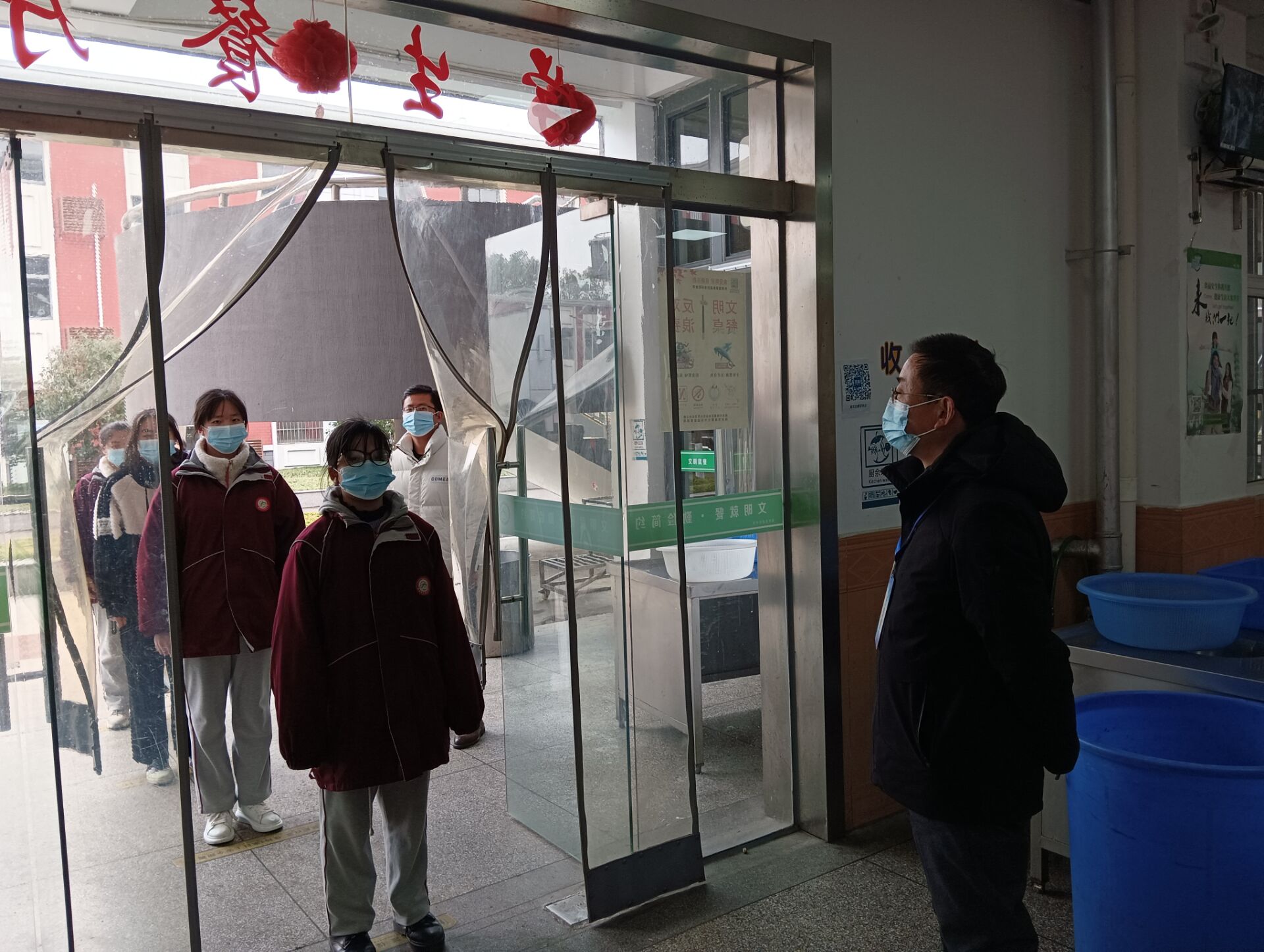 营防中学开展新学期疫情防控应急演练活动_html_ma2d1464.jpg