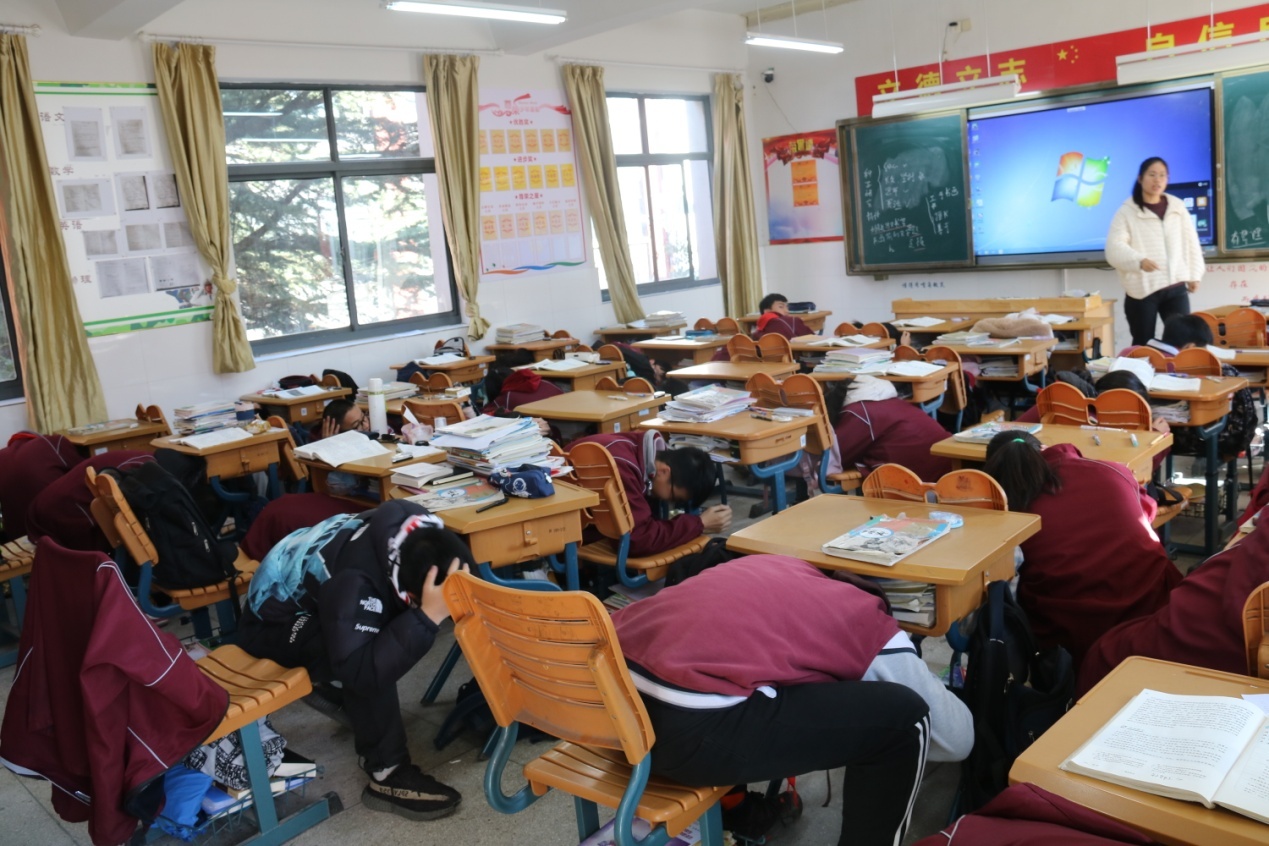 【尊荣营中】居安思危 警钟长鸣  ——营防中学11月份开展地震避灾暨消防疏散演练实践活动