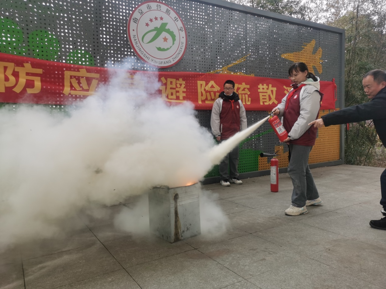 12月份人防应急避险疏散演练实践活动_html_56ff555f.jpg