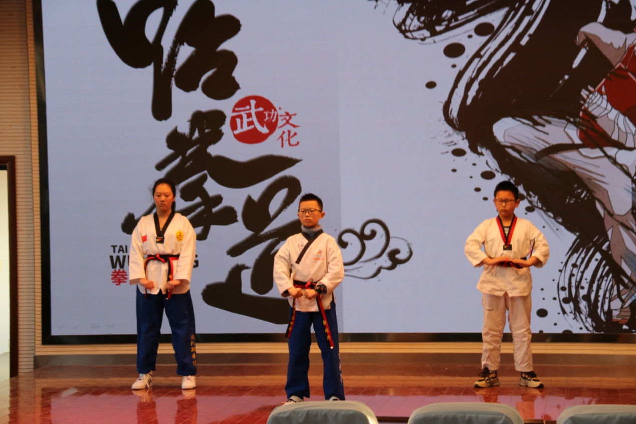 2021元旦汇演新闻稿_html_m5bd2f3bc.jpg
