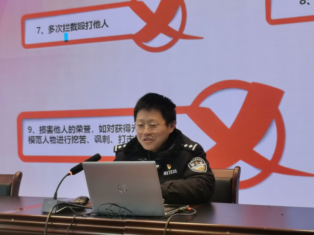 法制教育讲座12月20日_html_m50ee7a46.jpg