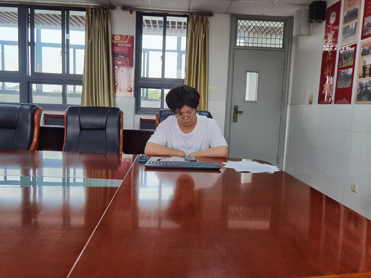 青年教师汇报会议新闻报道_html_m18abacf1.jpg