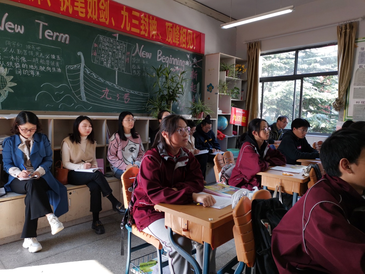 10.28日道法教研活动报道_html_2b751851.jpg