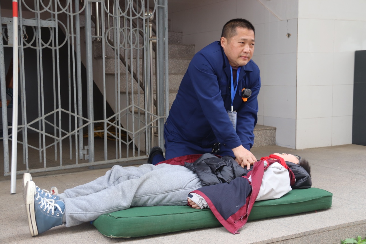 消防疏散演练新闻稿（3.31）_html_79f77caf.jpg