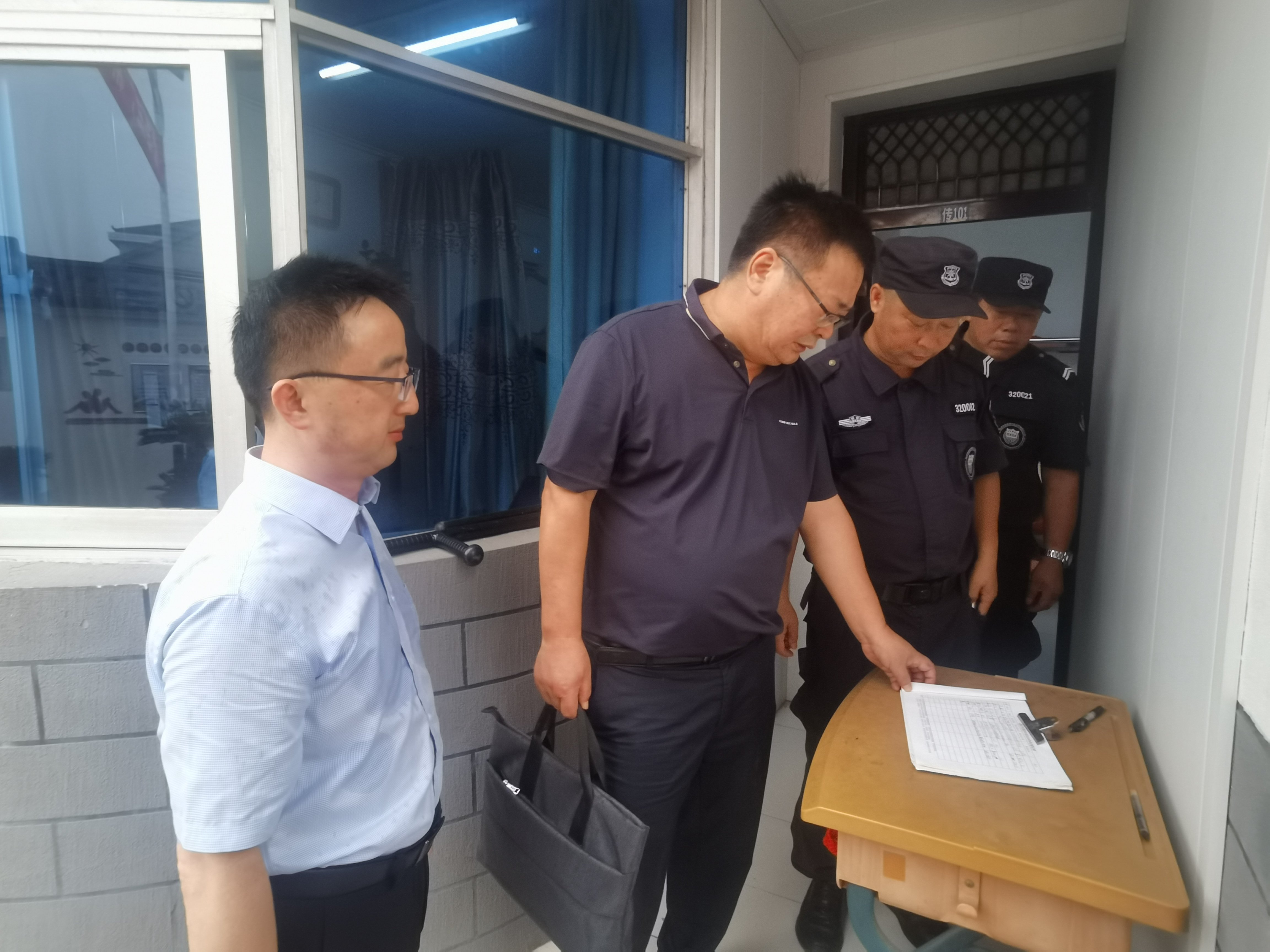【尊荣营中】开学督导促提升 赋能前行谱新篇  ——记孙光海督学对营防中学开展开学工作专项督导