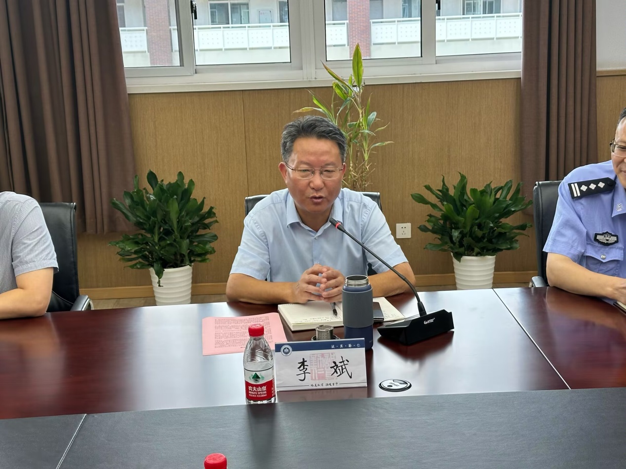 苏童友好 与法同行_html_m69b490c0.jpg